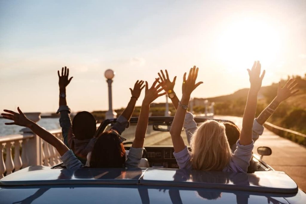 Make-Friends-during-group-travel.