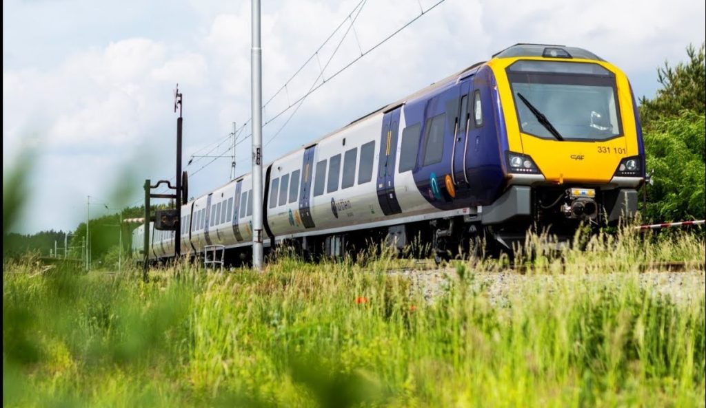 public-transport-uk-by-tranin.