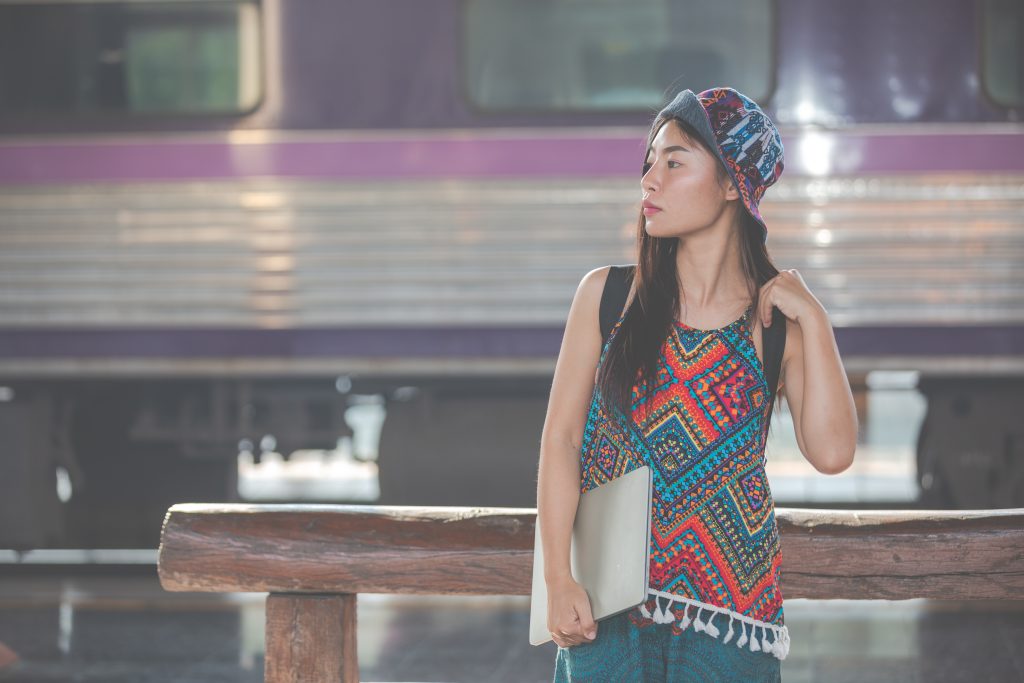 solo-traveler-in traditional-dress